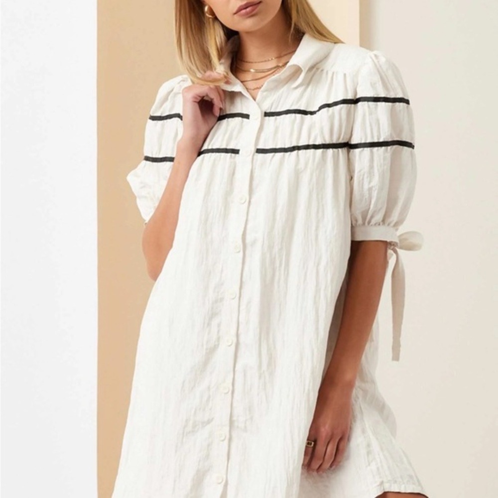 ILLA ILLA Cream and Black Dress medium puff short sleeve shirt dress medium